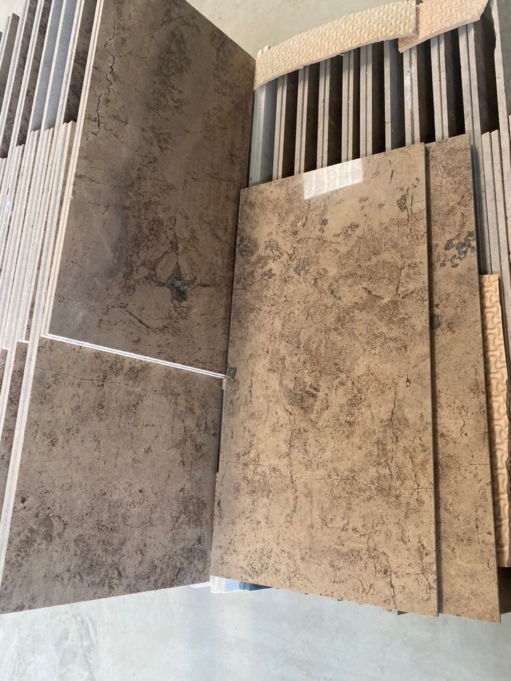 Yếu tố cần cân nhắc khi chọn đá ốp cầu thang